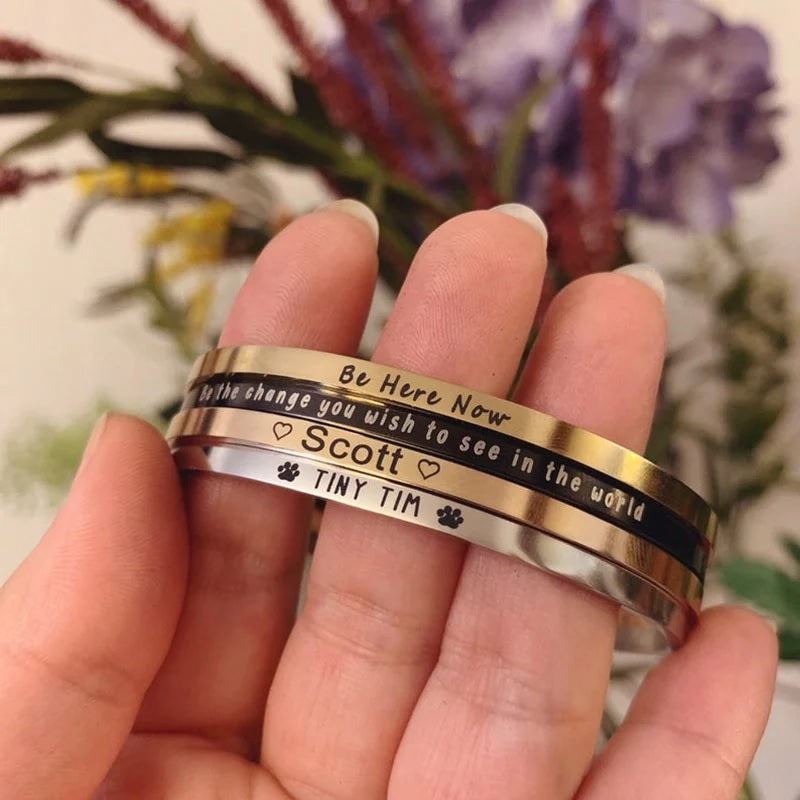 bracciale silm rigido personalizzato come vuoi, disponibile in diversi colori