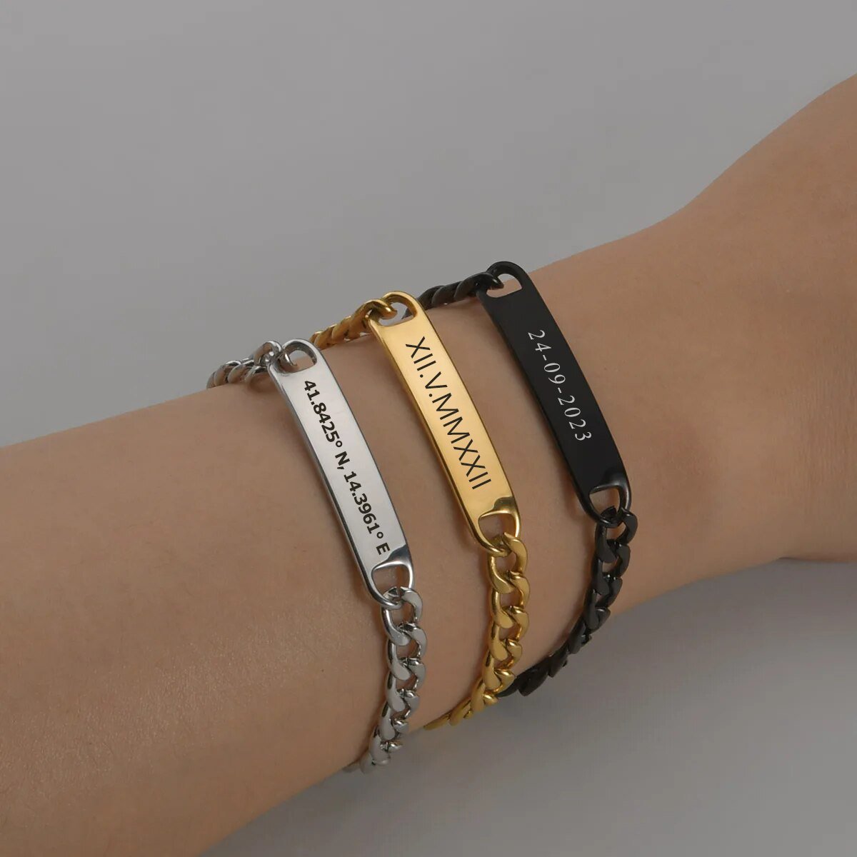 Bracciali personalizzati con date, coordinate e frasi, in diverse colorazioni