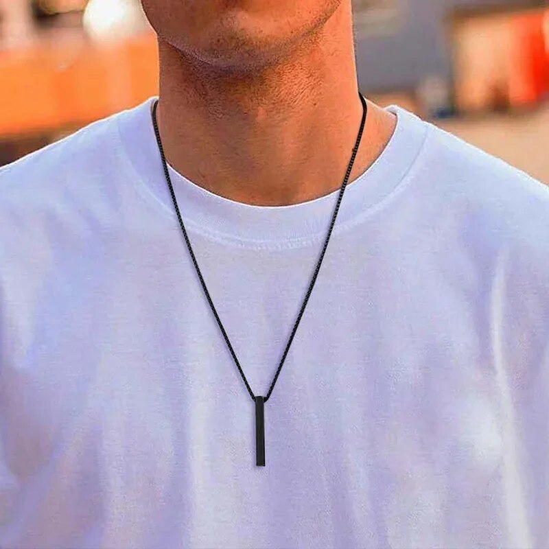 Collana barra uomo, da personalizzare con inziali, date o coordinate, colore nero