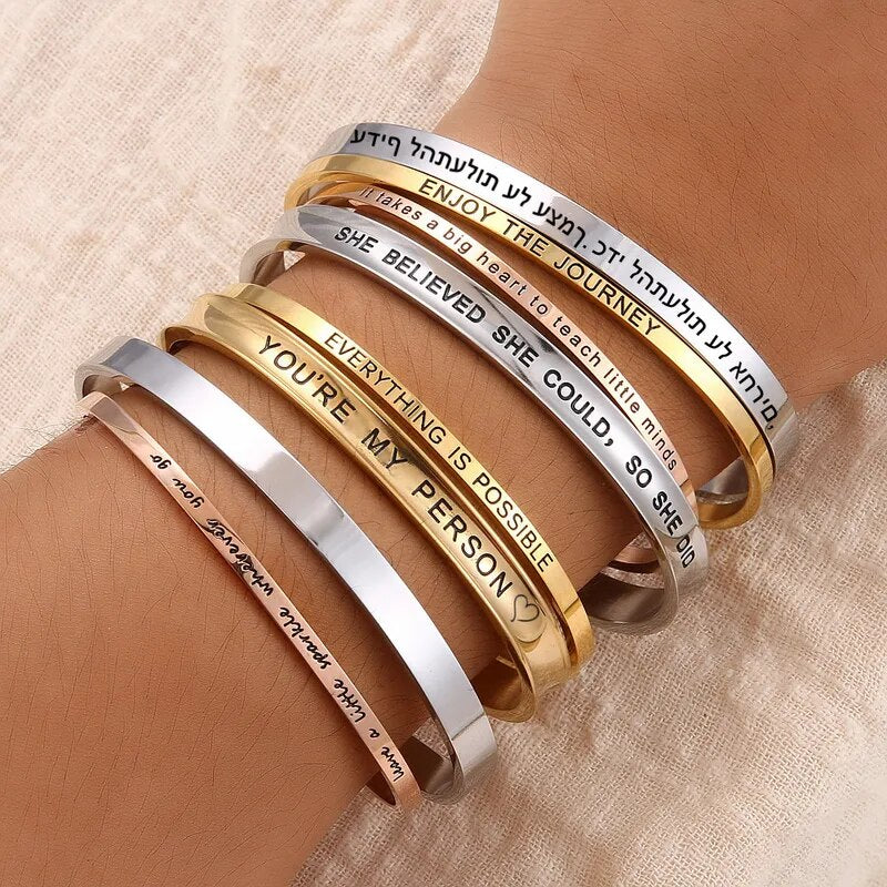 bracciale cuff rigido in diverse finiture inciso con date, coordinate o parole